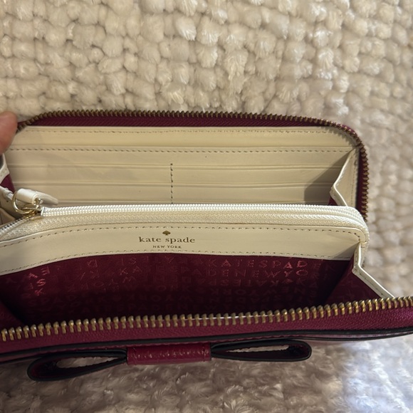 Kate spade full size wallet w/ multi pockets incl a zipperred pocket - Picture 3 of 6